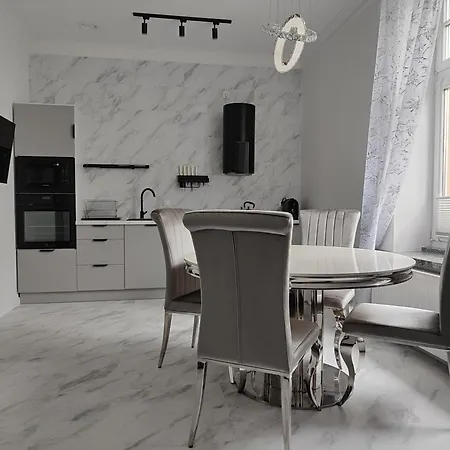 Apartament Jak W Banku Клодзько Екстер'єр фото