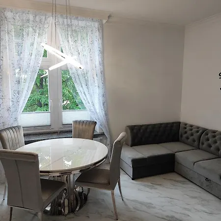 Apartament Jak W Banku Клодзько Екстер'єр фото