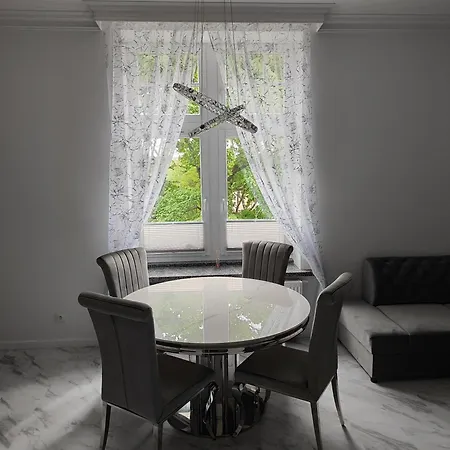 Apartament Jak W Banku Клодзько Екстер'єр фото
